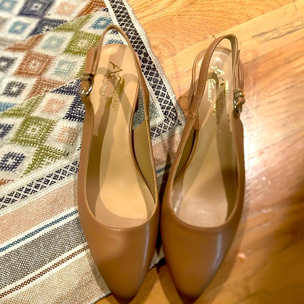 Aerosoles heel rest 2 inch stacked heel.